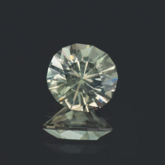 Oval Pale Green-Yellow Sapphire 1.02 Carats - Image 3