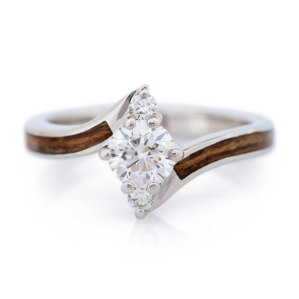 Wood and gold engagement ring with diamonds Domaur – Silverson